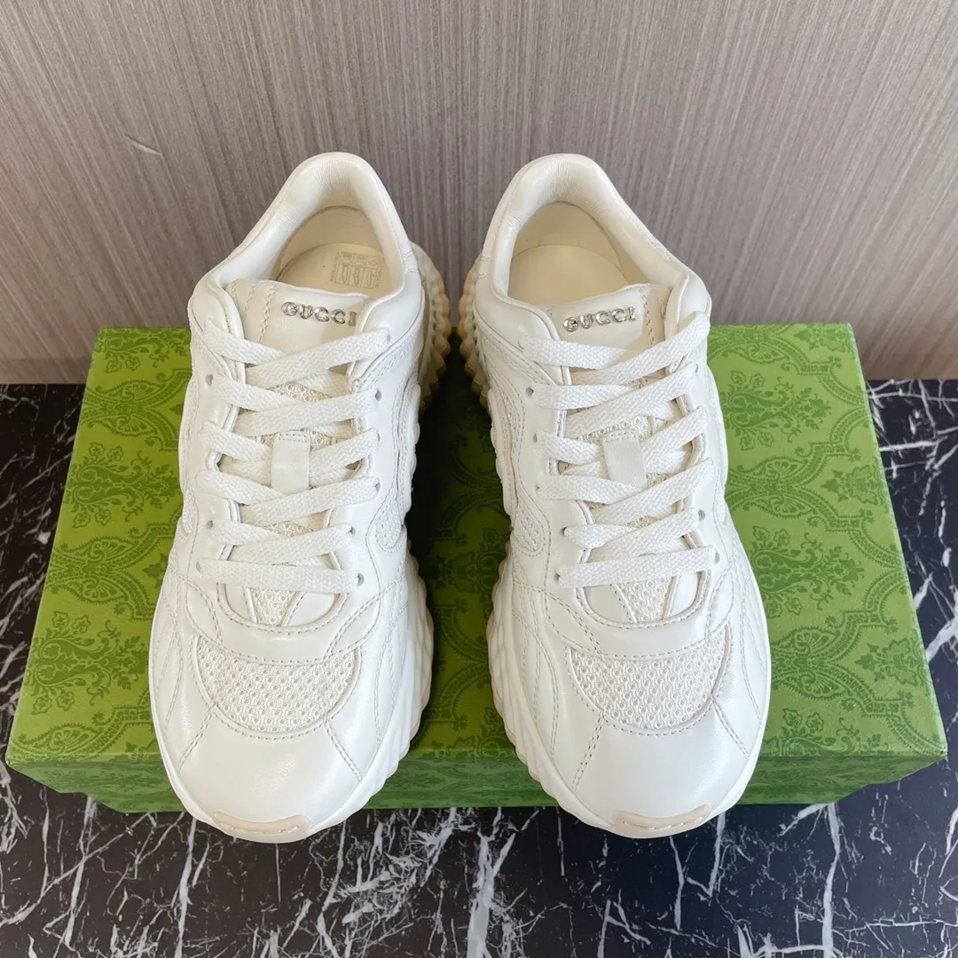👟👟Ex-factory price 700👟👟 - the latest wave shoes; dad shoes; sports shoes; couple series... Gucci Ripple series sports shoes are made with innovative stitching technology, leather design with three-dimensional interlocking double G leather logo and Gucci letter metal logo embellishment, 3-color combination suction mold technology wavy outsole (soft/shock-absorbing/strong rebound) Original imported sheepskin ➕Original imported sheepskin lining ➕Original open-molded TPU suction mold 3-color outsole (sole thickness 5CM) Women's model 35-40 /